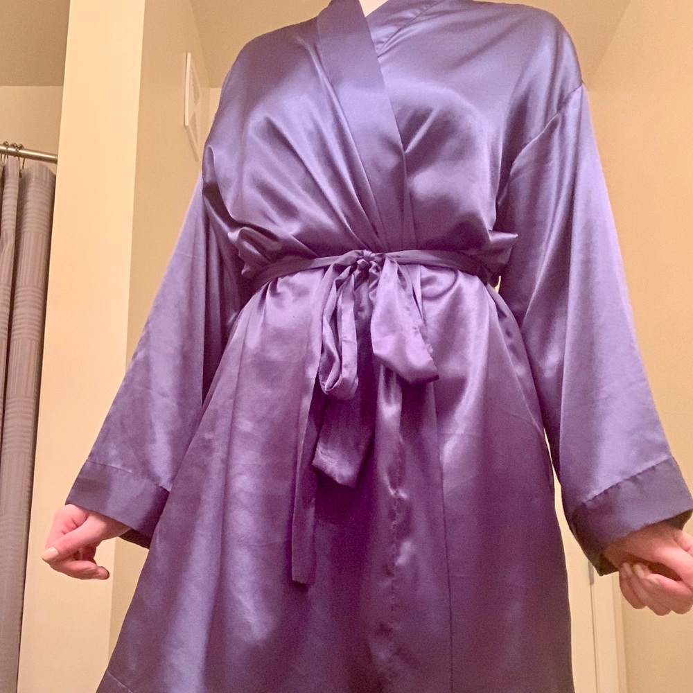 😈 Victoria’s Secret Silk Purple Robe.